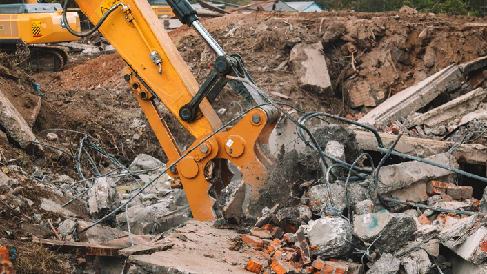Снос аварийного здания: безопасные и эффективные решения