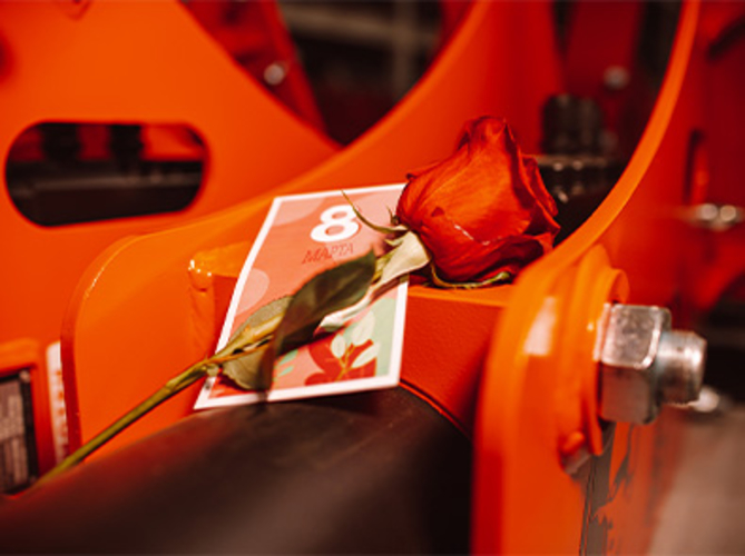 Поздравляем с праздником весны и красоты!