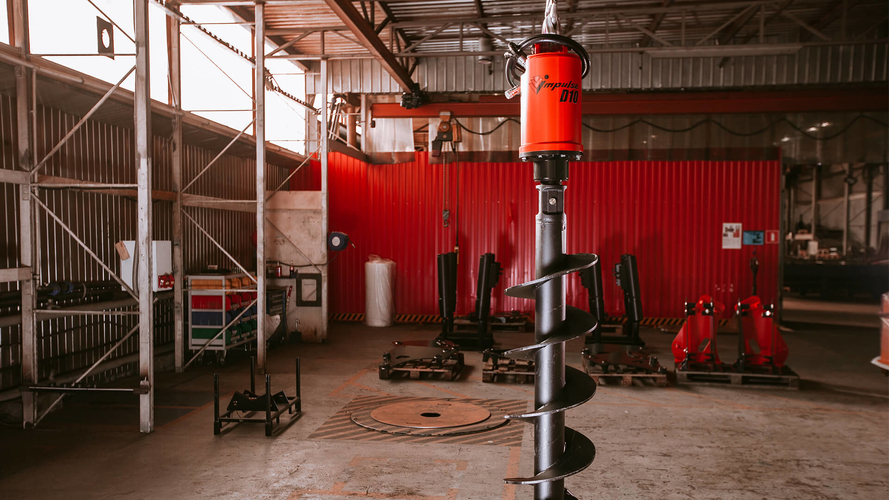 Владельцам экскаватора-погрузчика или КМУ. Купи и бури!