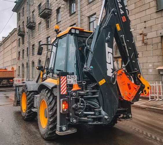 Гидромолот Impulse 120 приходит на помощь коммунальщикам в Петербурге